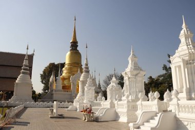 Tayland. Chiang Mai. Bir Budist tapınağı..