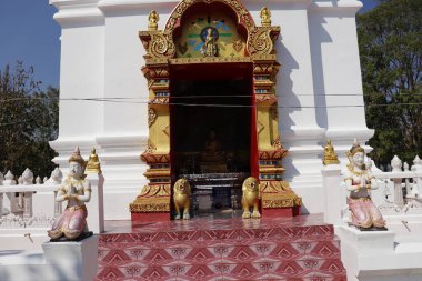 Tayland. Chiang Mai. Bir Budist tapınağı..