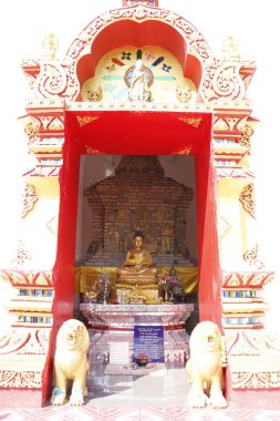 Tayland. Chiang Mai. Bir Budist tapınağı..