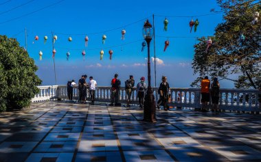 Tayland. Chiang Mai. Wat Doi Suthep tapınağının manzarası..