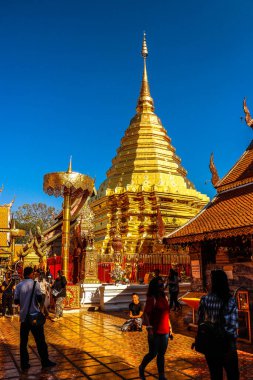 Tayland. Chiang Mai. Wat Doi Suthep tapınağının manzarası..