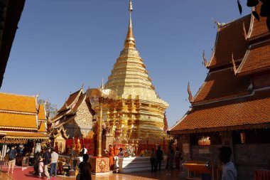 Tayland. Chiang Mai. Wat Doi Suthep tapınağının manzarası..