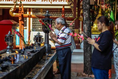 Tayland. Chiang Mai. Wat Phra Singh tapınağının manzarası..