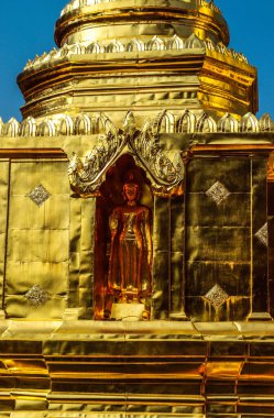 Tayland. Chiang Mai. Wat Phra Singh tapınağının manzarası..