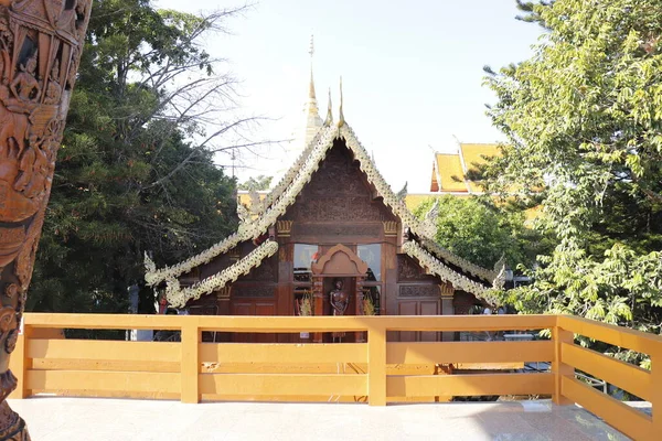 Tayland. Chiang Mai. Wat Doi Suthep tapınağının manzarası..
