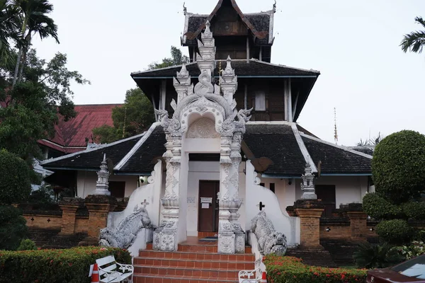 Ταϊλάνδη Τσιάνγκ Μάι Μια Θέα Του Wat Chedi Luang Ναού — Φωτογραφία Αρχείου