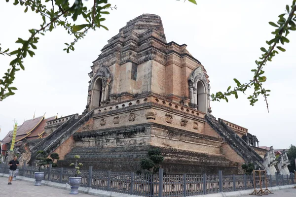 Ταϊλάνδη Τσιάνγκ Μάι Μια Θέα Του Wat Chedi Luang Ναού — Φωτογραφία Αρχείου