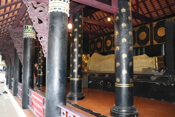 Tayland. Chiang Mai. Wat Chedi Luang Tapınağı manzarası.