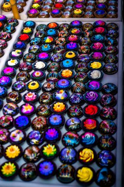 Tayland. Chiang Mai. Şehirde haftasonu pazarı manzarası.