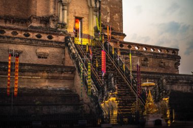 Tayland. Chiang Mai. Wat Chedi Luang Tapınağı
