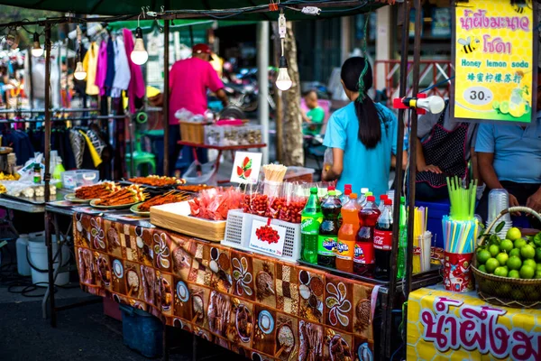 チェンマイ 市内の週末市場の眺め — ストック写真