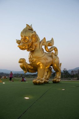 Tayland. Chiang Rai. Şehirdeki Singha Heykeli manzarası.