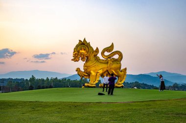 Tayland. Chiang Rai. Şehirdeki Singha Heykeli manzarası.