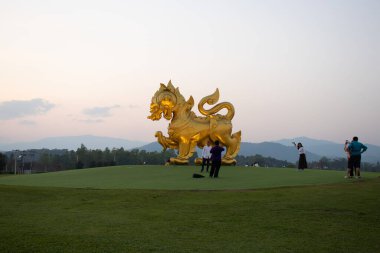 Tayland. Chiang Rai. Şehirdeki Singha Heykeli manzarası.