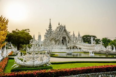 Tayland. Chiang Rai. Beyaz Tapınağın güzel bir manzarası