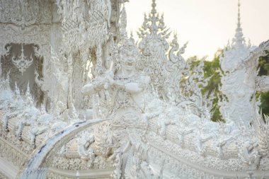 Tayland. Chiang Rai. Beyaz Tapınağın güzel bir manzarası