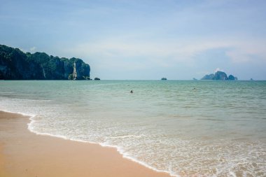 Tayland. Krabi sahilinin güzel bir manzarası..