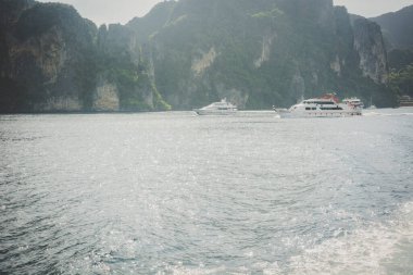Tayland. Phi Phi Adası 'nın güzel bir manzarası. 