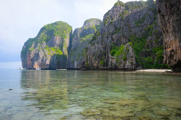 菲菲岛 玛雅湾海滩景观 — 图库照片