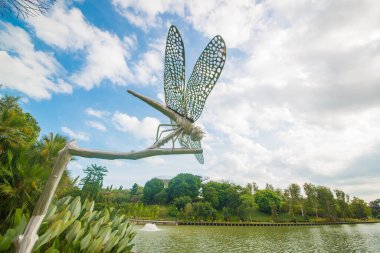 Singapur. Körfez kenarındaki bahçelerin manzarası