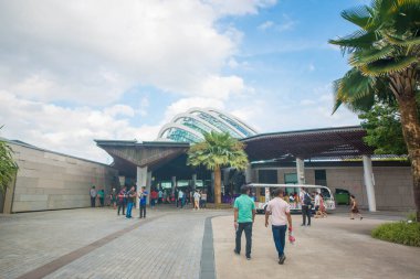 Singapur. Körfez kenarındaki bahçelerin manzarası