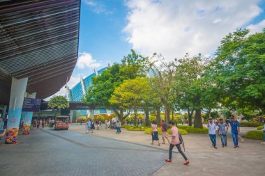Singapur. Körfez kenarındaki bahçelerin manzarası