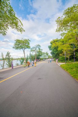 Singapur. Körfez kenarındaki bahçelerin manzarası