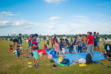 Singapur. Körfez kenarındaki bahçelerin manzarası