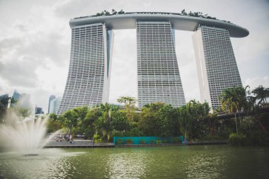 Singapur. Marina Körfezi Kumları manzarası