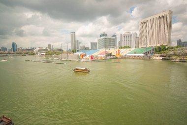 Singapur. Marina Körfezi Kumları manzarası