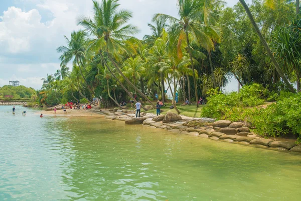 Turistas Descansando Cerca Del Mar Isla Sentosa Singapur — Foto de Stock