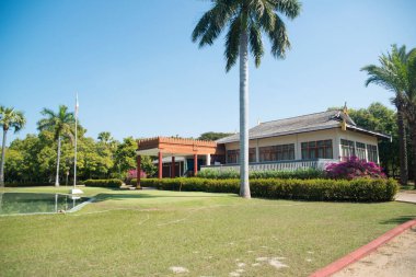 Myanmar. Bagan. Muhteşem Bagan Resort Oteli manzarası.
