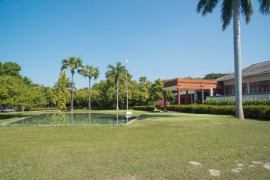 Myanmar. Bagan. Muhteşem Bagan Resort Oteli manzarası.