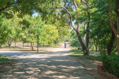 Myanmar. Bagan. Muhteşem Bagan Resort Oteli manzarası.