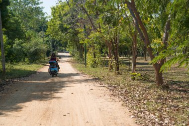 Myanmar. Bagan. Muhteşem Bagan Resort Oteli manzarası.