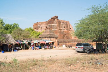 Myanmar. Bagan. Şehir tapınaklarının güzel manzarası.