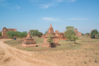 Myanmar. Bagan. Şehir tapınaklarının güzel manzarası.
