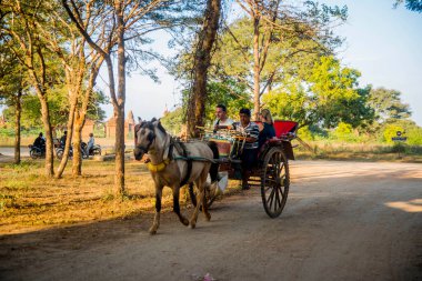 Myanmar. Bagan. Şehir tapınaklarının güzel manzarası.