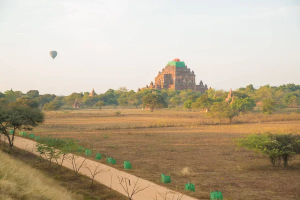 ミャンマー バガン 市内の日の出のバルーンの美しい景色 — ストック写真