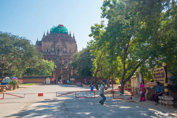 Bagan 城市和当地人民的美丽景色 — 图库照片