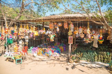 Myanmar. Bagan. Güzel bir şehir manzarası ve yerel halk..