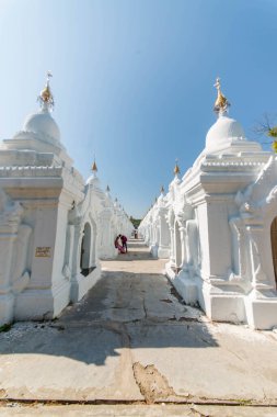 Myanmar. Mandalay. Sandamuni Pagoda 'nın güzel bir manzarası..
