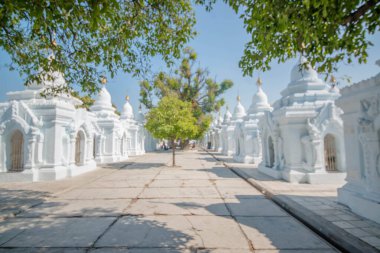 Myanmar. Mandalay. Sandamuni Pagoda 'nın güzel bir manzarası..