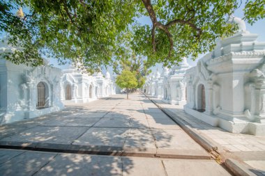 Myanmar. Mandalay. Sandamuni Pagoda 'nın güzel bir manzarası..