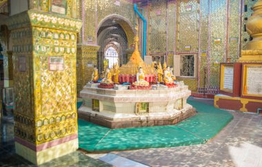 Myanmar. Mandalay. Su taung pyai pagoda.