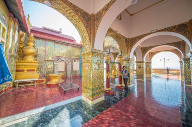 Myanmar. Mandalay. Sutaungpyei pagoda manzarası.