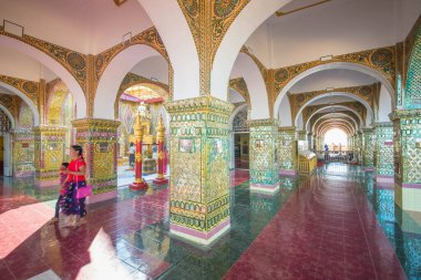 Myanmar. Mandalay. Sutaungpyei pagoda manzarası.