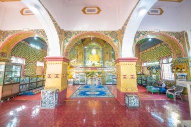 Mandalay, Myanmar. Şehirdeki Sutaungpyei pagoda manzarası.