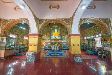 Mandalay, Myanmar. Şehirdeki Sutaungpyei pagoda manzarası.