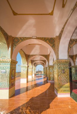 Myanmar. Mandalay. Su taung pyai pagoda.